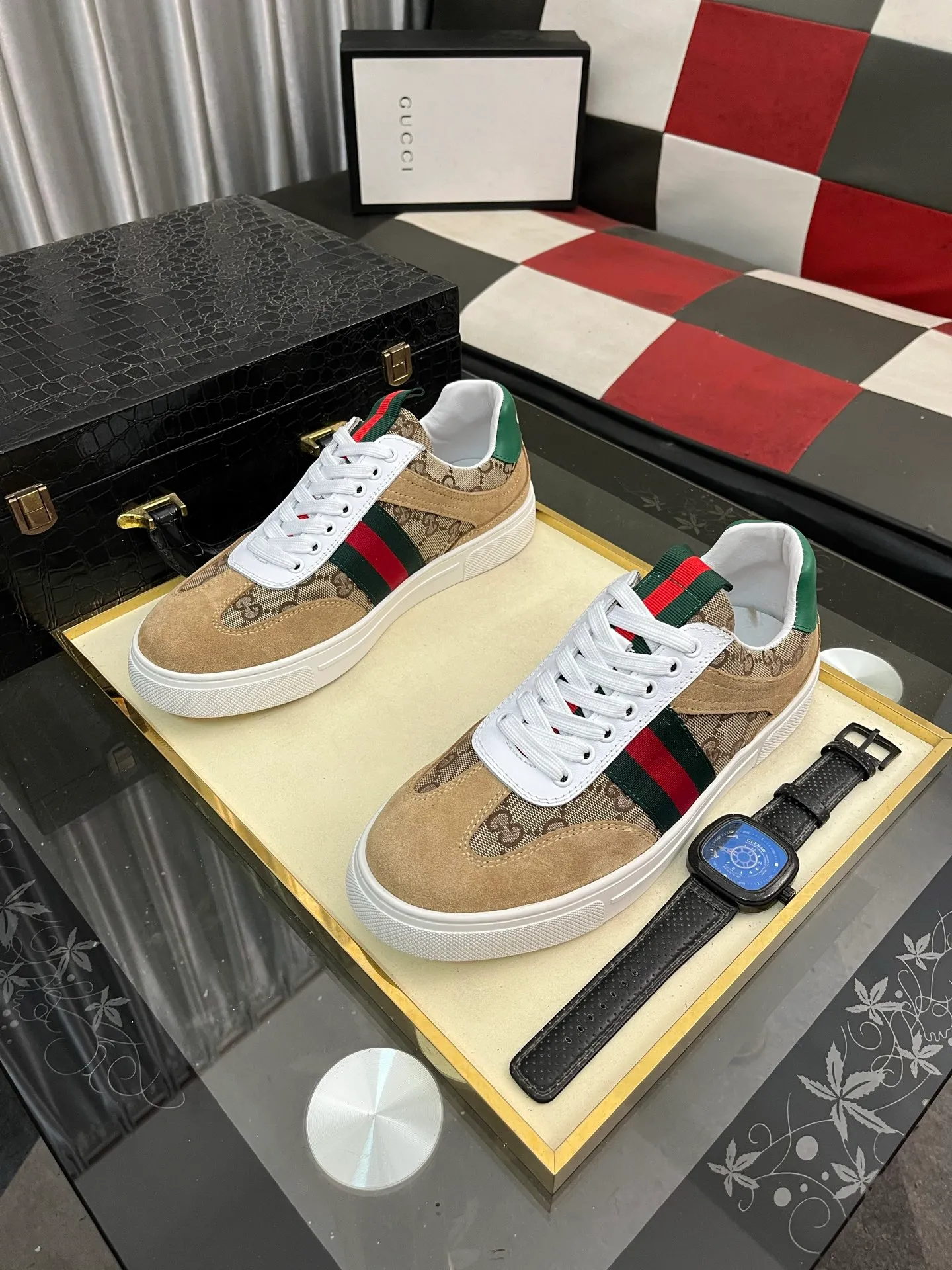 Men's Men's Shoes 💰440 ⌚️⌚️[GUCCI] Gucci men's casual shoes are absolutely popular 🔥The ultimate matching item for trendy men! The charm of super texture is irresistible, the main recommendation, the flower leather color is bright! The upper is made of high-quality brand printed fabric with cowhide, breathable leather lining and wear-resistant rubber sole, noble and elegant! Extremely comfortable🎁🎁You can be as handsome as you want💪 Available in sizes 38-44 and 5️⃣colors
